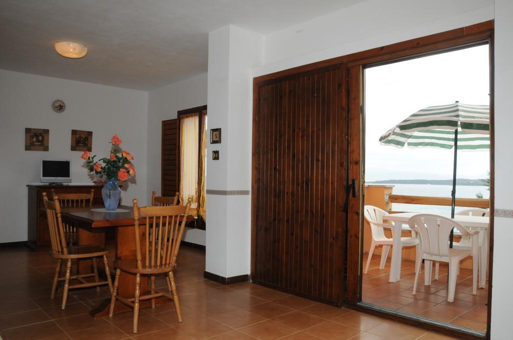 Appartamenti Spiaggia Bianca Golfo Aranci Exteriör bild